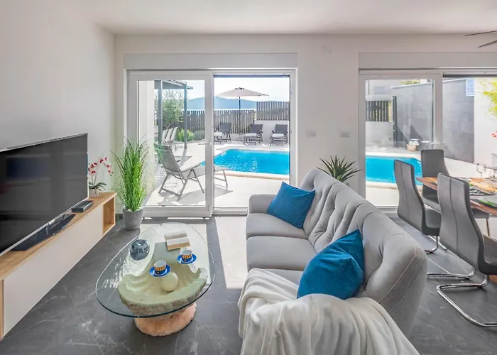 4 Bedroom Cozy In * Medulin