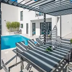 4 Bedroom Cozy In * ميدولين
