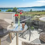4 Bedroom Cozy In ميدولين