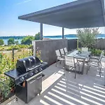 بيت للعطل 4 Bedroom Cozy In *